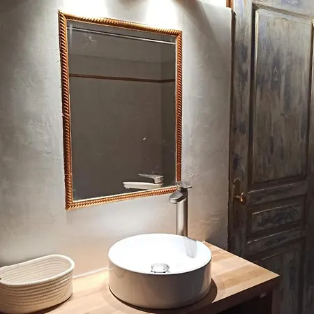 84b6 - Loft In Charming 18th Century Althen-des-Paluds